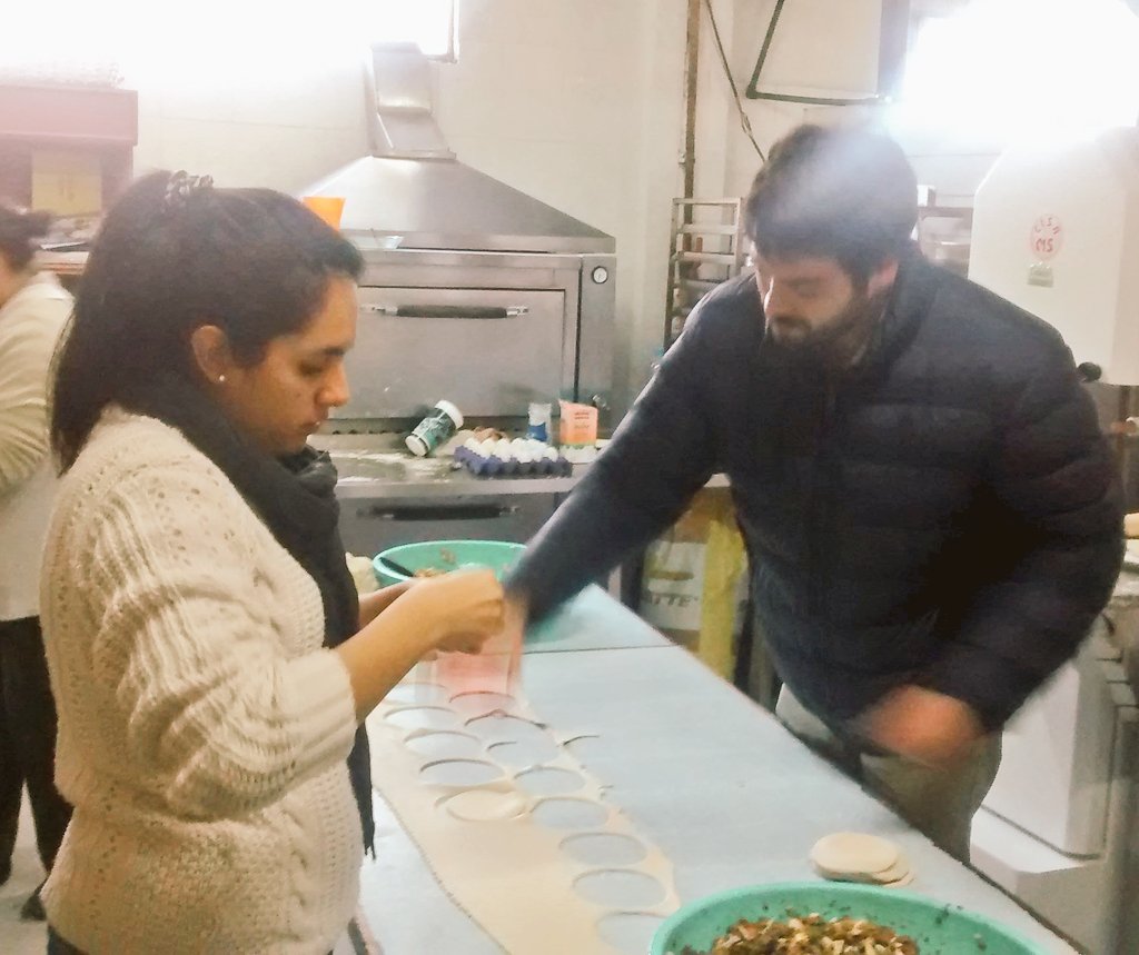 nicoferraro's tweet photo. Un día a pleno voluntariado con el equipo de @JuntosPro en los #Piletones. ¡Gran trabajo de @xoarodriguez! https://t.co/F44D8nW1Aj