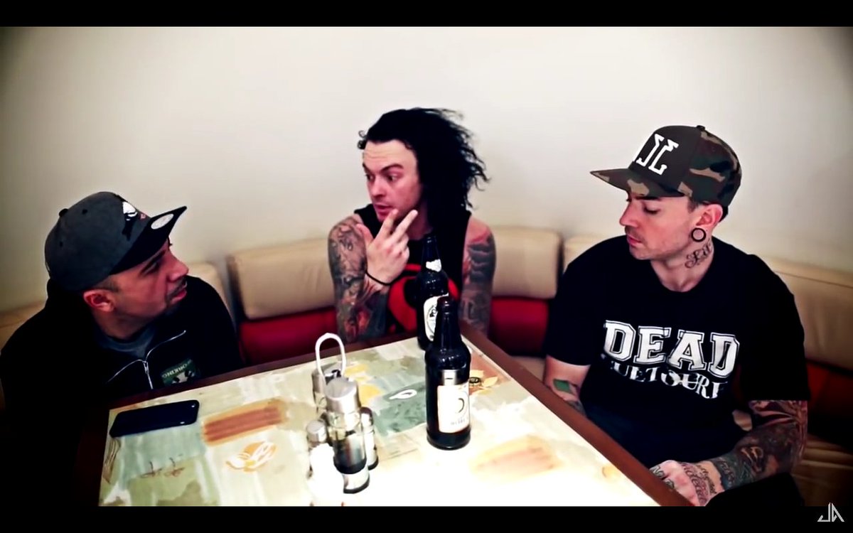 samnote9119's tweet image. Tell me is JDog looking at Kurlzz's dick?🙈 #hollywoodundead #jdog #dakurlzz #undeadpride