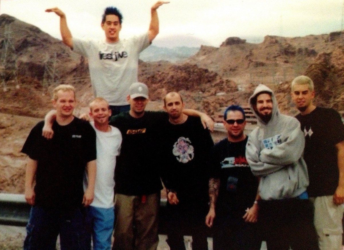 Linkin Park Live A Young Linkin Park On Tour In 00 For Hybridtheory Scott Koziol Bass On The Left