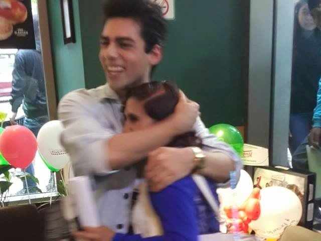 KarenMM_'s tweet photo. 😍❤️''Mientras Te Abrazaba Supe Que El Mejor Lugar Del Mundo, Es En Ti, Siempre En Ti'' @lalobrito 😍😍💗💓💥😻💘 TE QUIERO https://t.co/TM8THtL82F