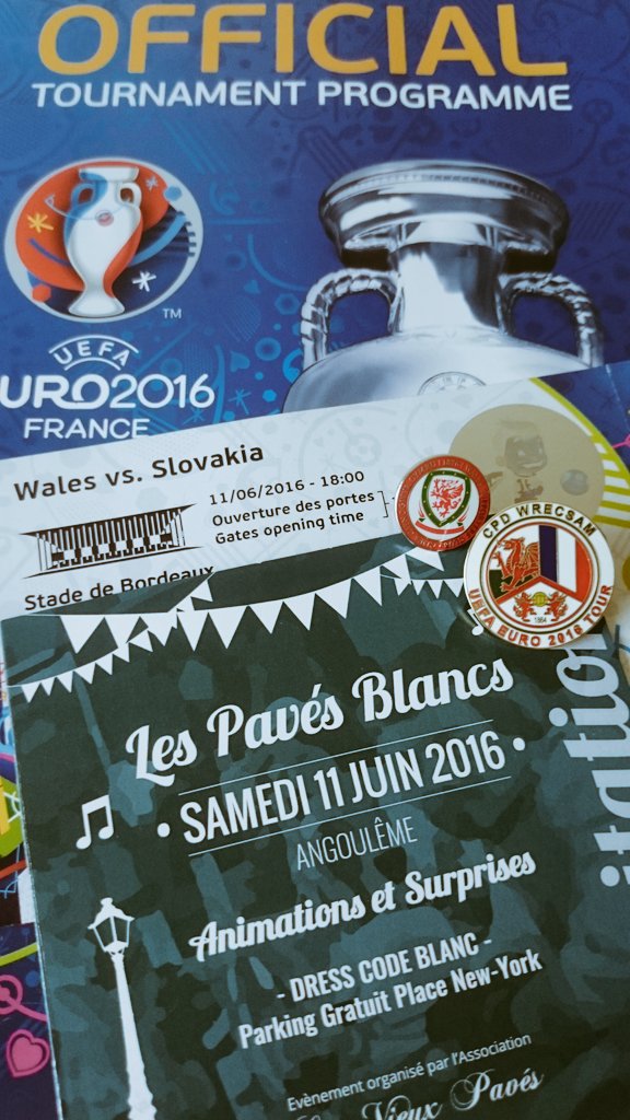 AdamBodger's tweet photo. Thanks @WSTtweets and also #Angoulรชme for a great weekend. #Bordeaux #CPDWrecsam #UEFAEURO2016Tour #WalvSlo https://t.co/qKRATSbcBt