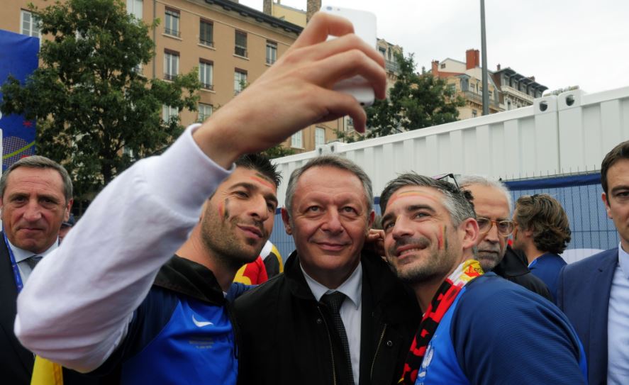 leprogreslyon's tweet image. .@Th_Braillard #FanZone #Lyon #fumigènes "nous allons renforcer les contrôles"