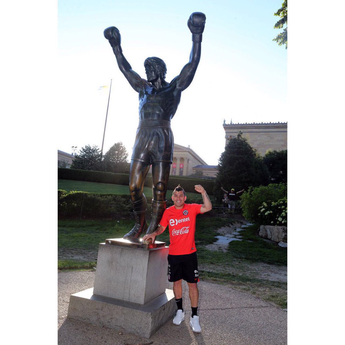 Siempre hay que luchar hasta el final. No importan las caídas, sino levantarse y lograr nuestras metas!!!#VamosChile