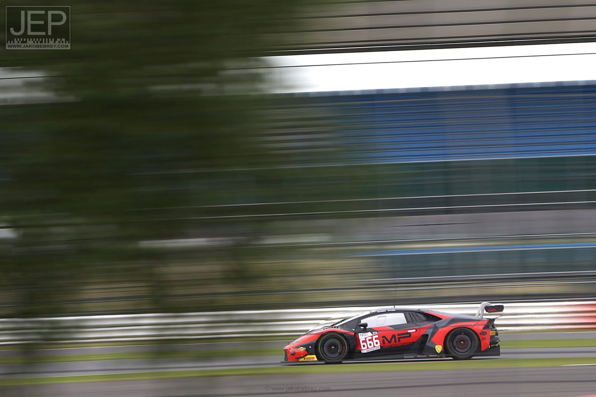 JakobEbrey's tweet photo. I just love this @BritishGT livery. Looks fast when standing still! https://t.co/B8uzXCymuc