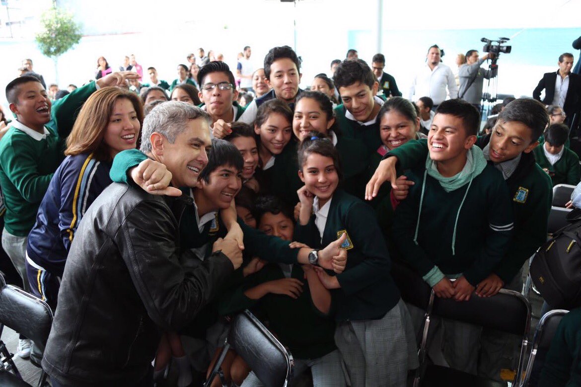 ManceraMiguelMX's tweet photo. El apoyo económico para útiles y uniformes beneficiará a 1 millón 250 mil alumnos de escuelas públicas de #CDMX #mm https://t.co/lpJSO99dey