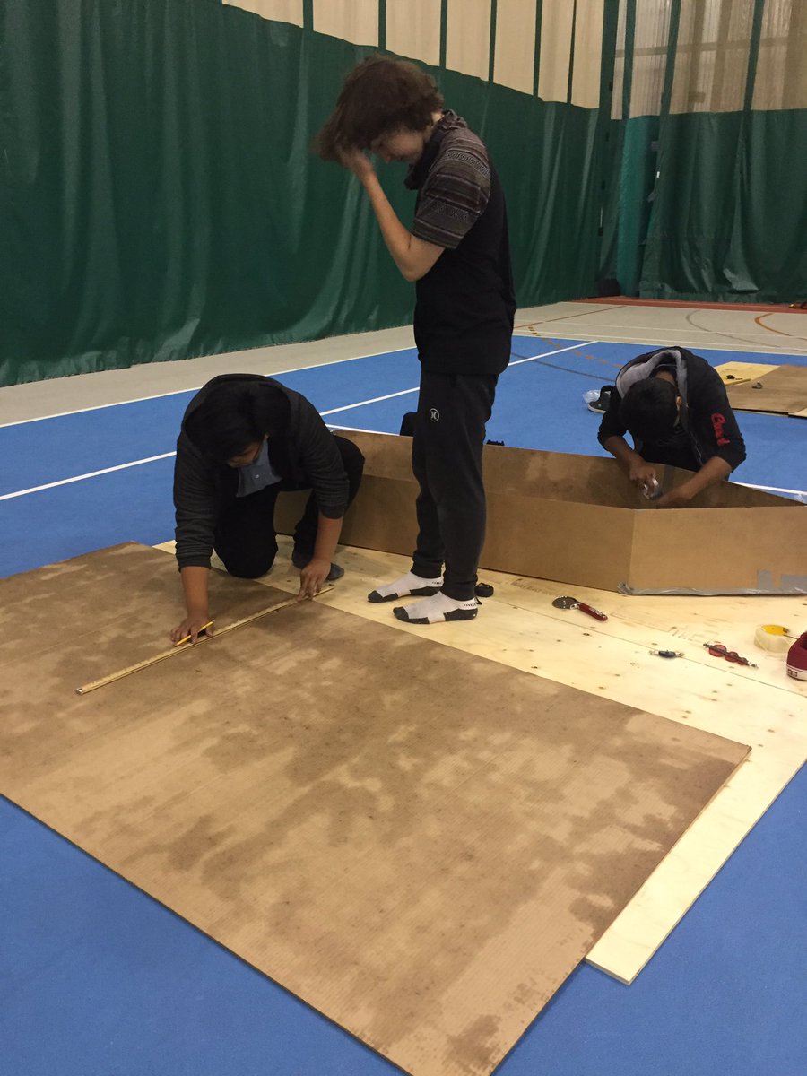 RCSDMath's tweet image. Some great measuring happening with the cardboard boat building competition! #rcsdmath @RCSDMath @RCSD_No81