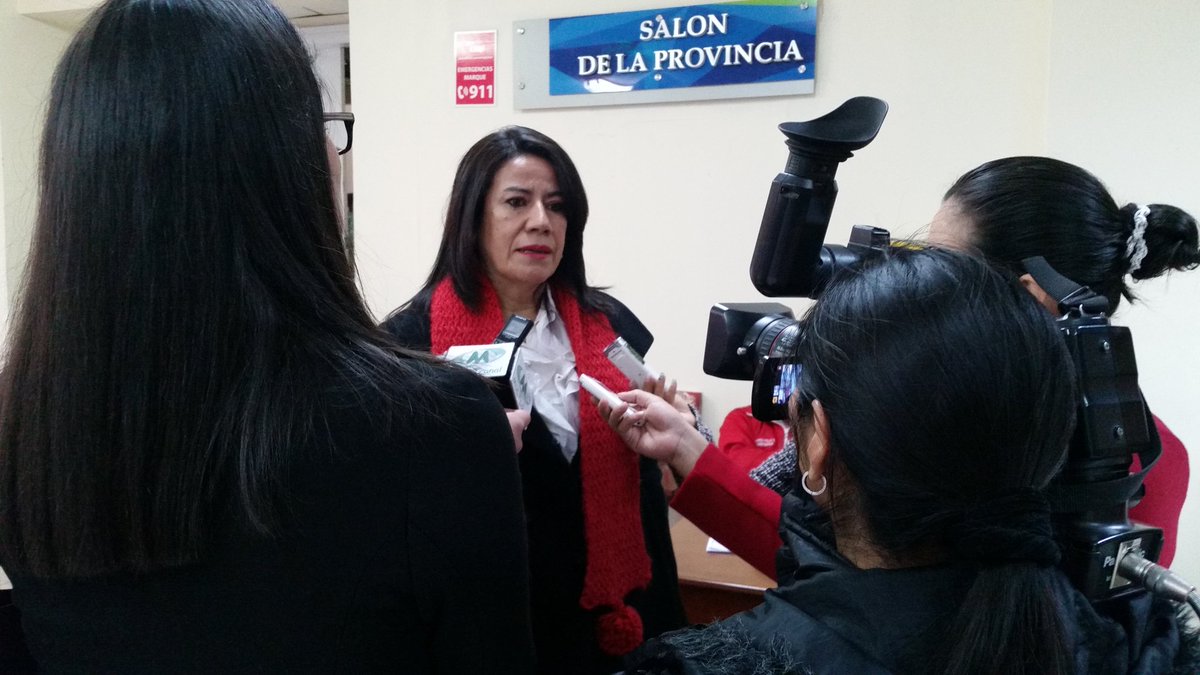 TuSurCultural's tweet photo. @Miryamoficial informando a medios de comunicación temas de reunión de trabajo con presidentes CONGOPARE #Loja https://t.co/l9F9xr3kBa