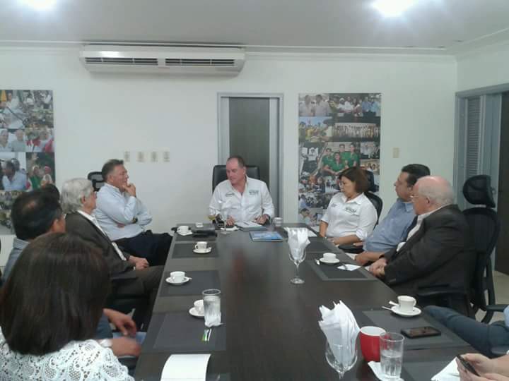 udes_oficial's tweet photo. #NoticiasUDES I Programa de Medicina y Enfermería, junto a un nuevo Campus UDES son presentados a Gobernador Cesar https://t.co/siQoLtIJAJ