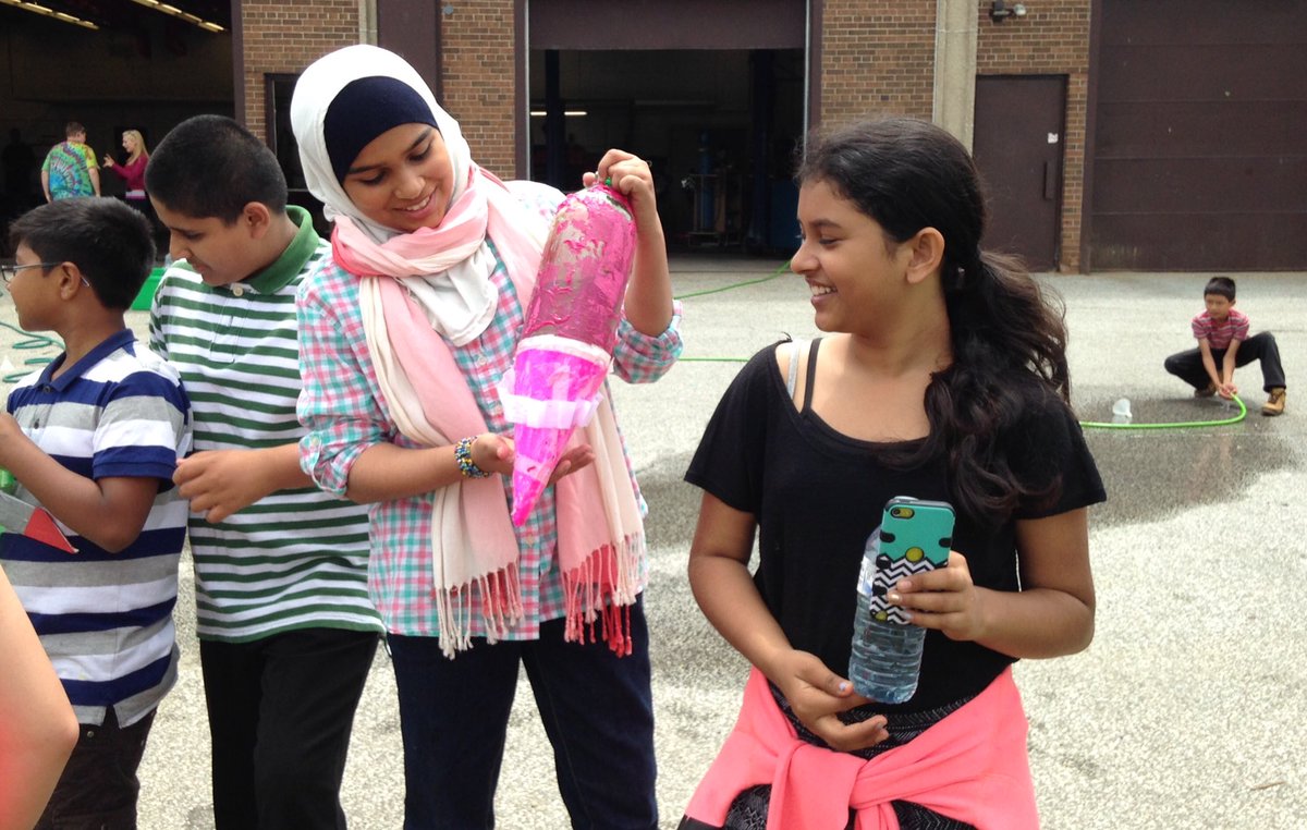 kimaroch's tweet photo. Gr. 6 @gecdsbmariners having fun with bottle rockets @WestviewFreedom #outdoorfun https://t.co/9WsVQFpEyx