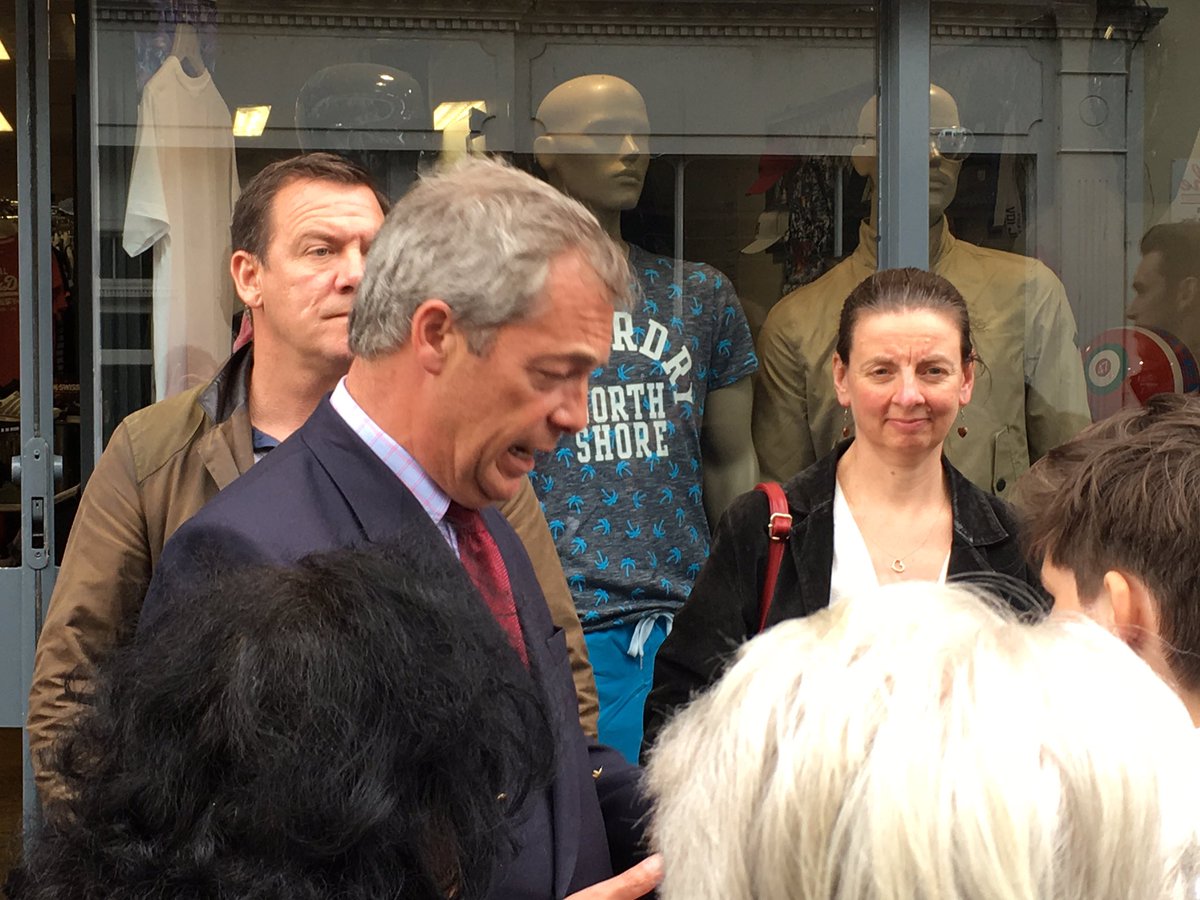 GezzaLFC's tweet photo. @UKIP @vote_leave Met Mr Farage working hard this afternoon...him not me #BrexitBusTour #VoteLeave https://t.co/RR7Lh5nokO