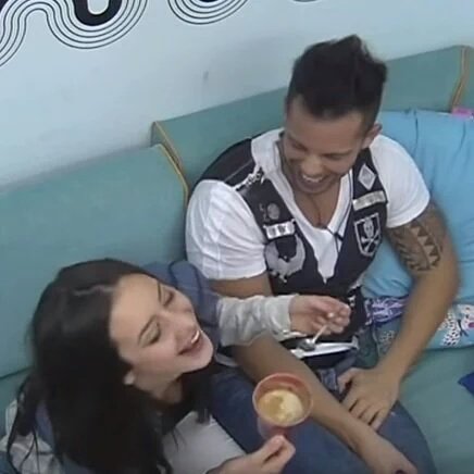 telu202's tweet photo. Buenas tardes mis chiquis!! que tengan el mejor de los días yo feliz porque por fin voy a mi clase de canto😘😘 bsitos https://t.co/1jnqJ7uwJx