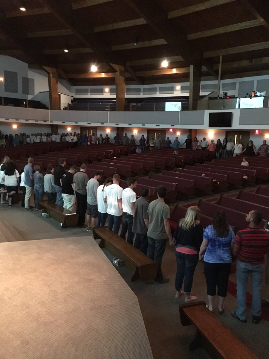 myCalvaryChurch's tweet photo. .@TeensNTriumph Camp recap service
6/12/16 https://t.co/5C7NuosHMv