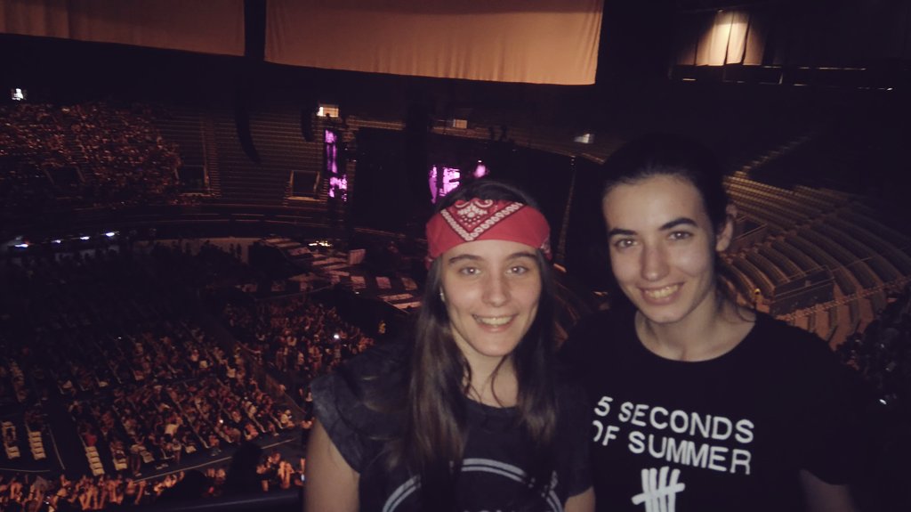 LauraMTres's tweet photo. "Carry on, let the good times roll" 💙 🎶 @Magic__mj https://t.co/OWLe1s3stN