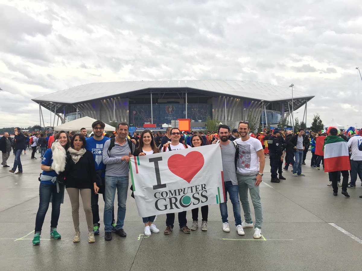 DaniBiancalani's tweet photo. Ci siamo!!! 🇮🇹 #ItaliaBelgio #UefaEuro2016 #ComputerGrossCè #ForzaAzzuri #ILoveComputerGross https://t.co/RczUXLx8ZY