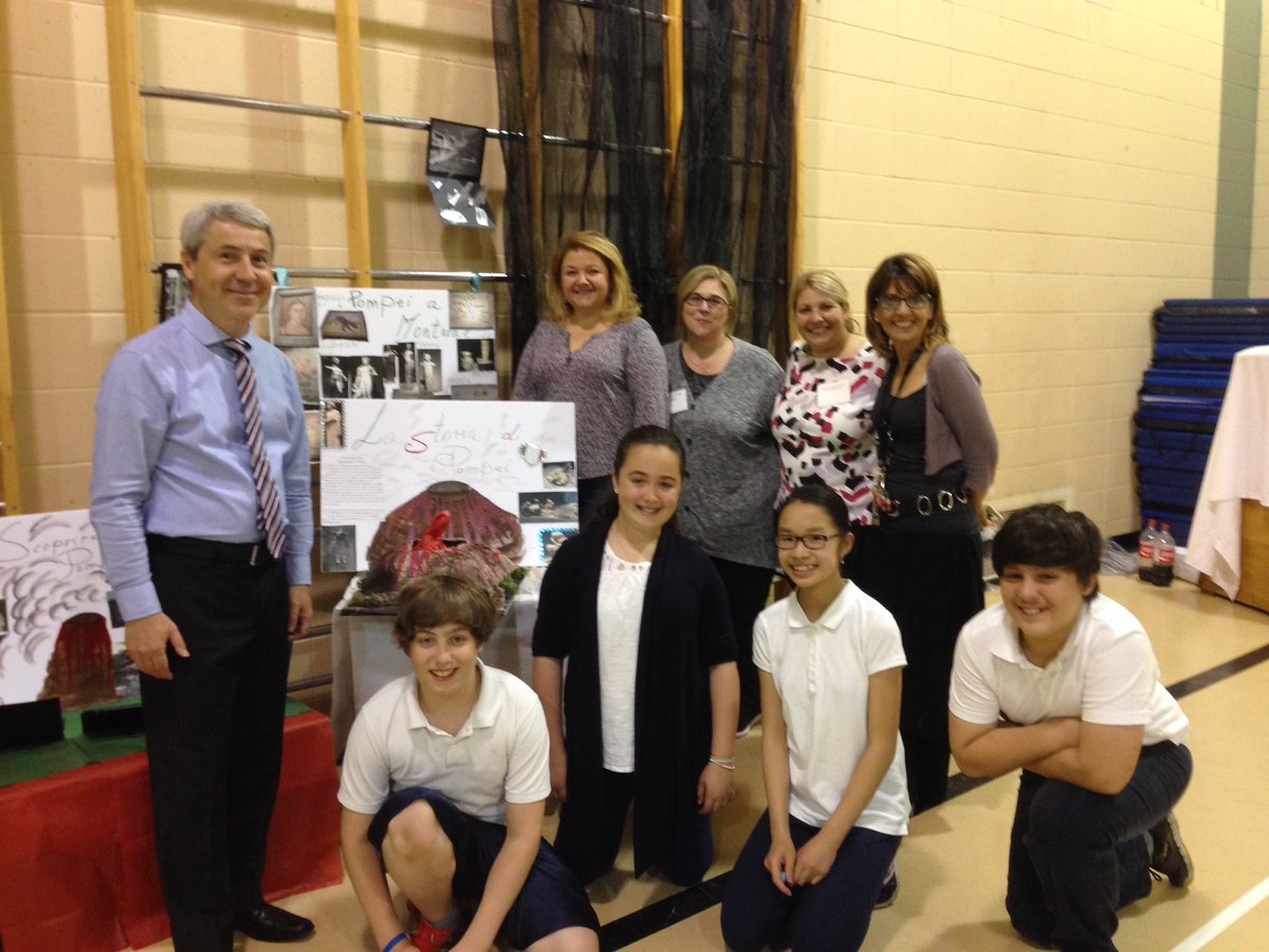 🇮🇹 Italian history was on display today <a href="/General_Vanier/">General Vanier</a> at their #PELOFair! #WeAreEnglishMTL #NoiSiamoIngleseMTL 🇮🇹