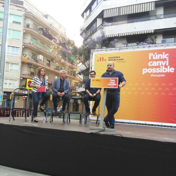 erc_santadria's tweet photo. Comencem! @rarenaga denuncia els actes vandàlics contra els nostres cartells de campanya #ElCanviPossible https://t.co/1ErbCusCYG