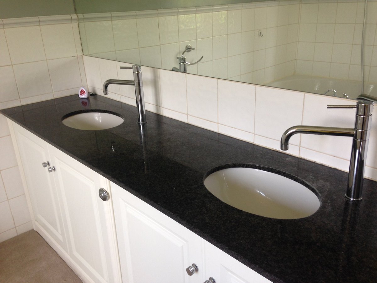 Ah the double sink! Who said romance was dead?! ✨😍✨#love #cleaning #essex