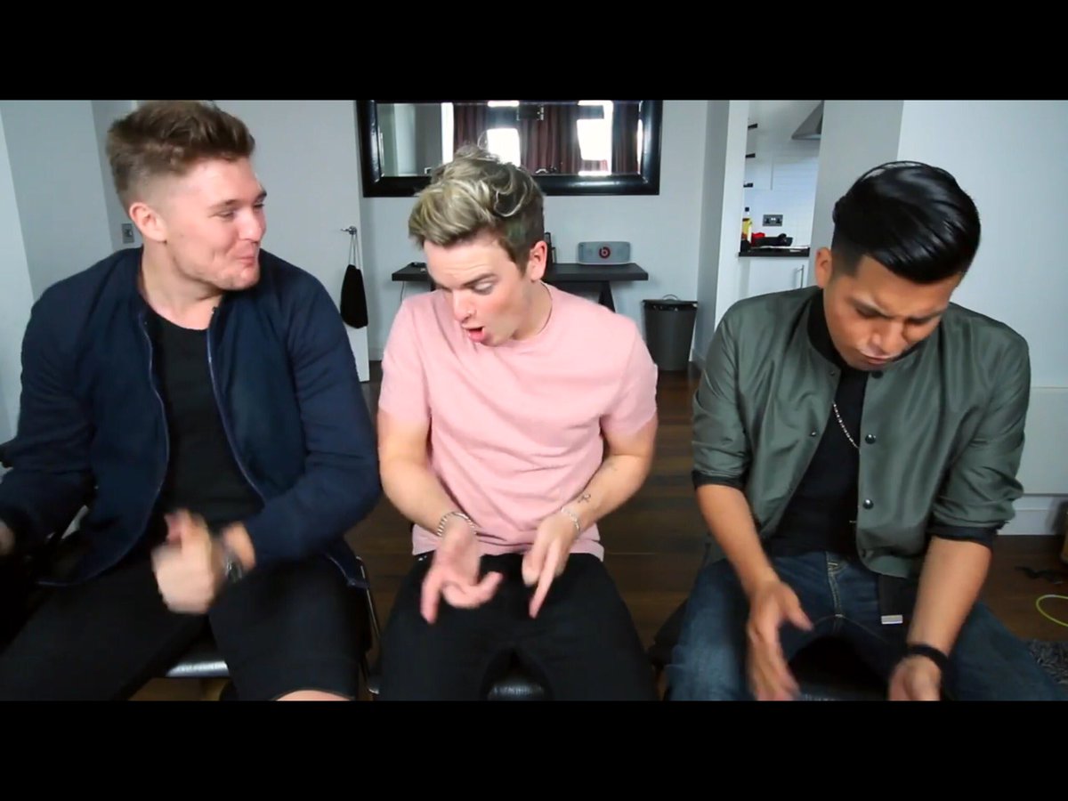 elliespoors's tweet photo. @Jack_Maynard23 IM LAUHJNG AT MIKEY TRYING TO RAP HAJSJDJDJ https://t.co/FcJMzN05AR