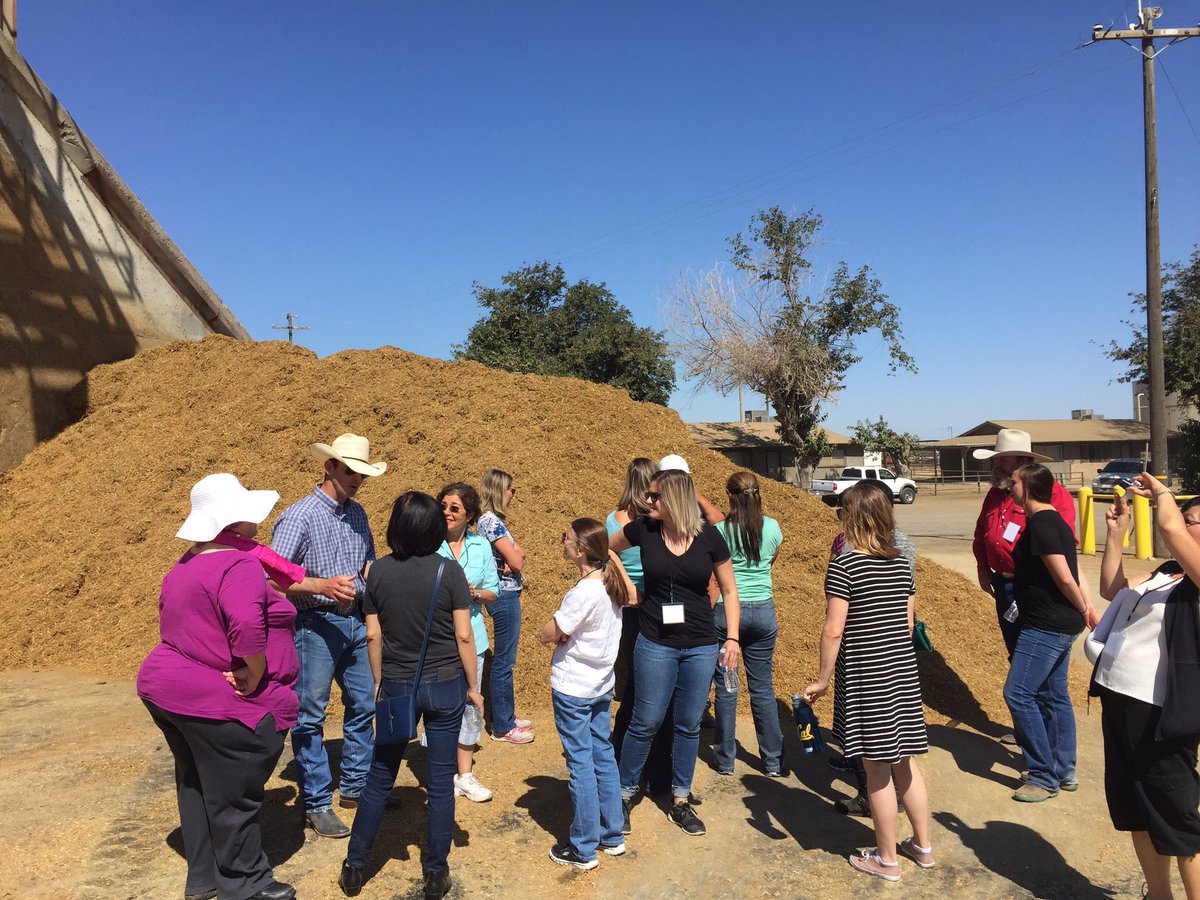 WinsteadCalBeef's tweet image. Awesome crew we have with the #cbcg2p16! Thanks @HarrisRanchBeef for the tour! @CaliBeefCouncil #rdchat #knowbeef