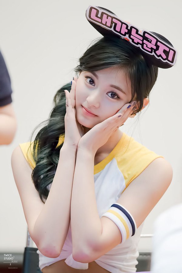 Lui9513's tweet photo. #HappyTzuyuDay
#FelizCumpleañosTzuyu https://t.co/98vwzumQpT