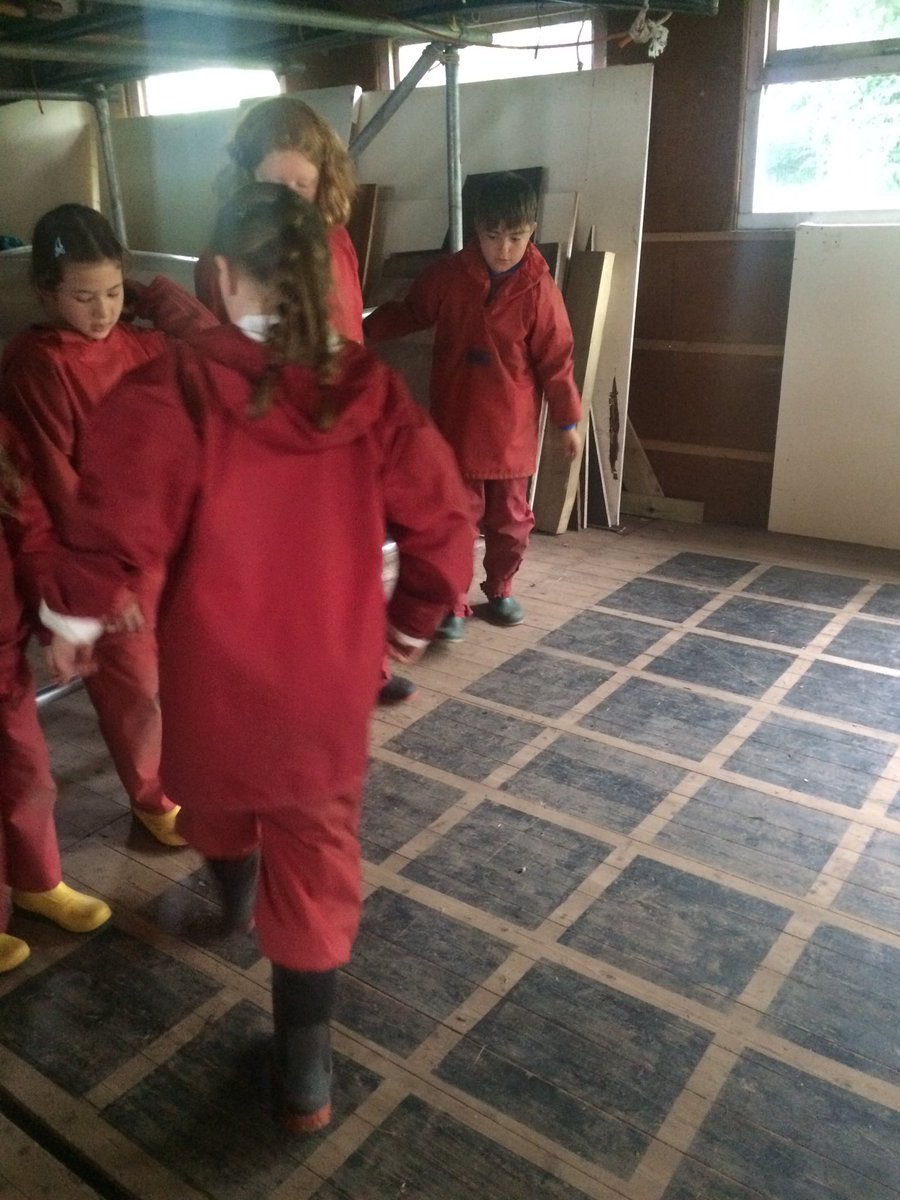 PembrokePrimary's tweet photo. #invisiblemaze #bonding #teamwork #hilston #teamB https://t.co/J3rMjR83lU