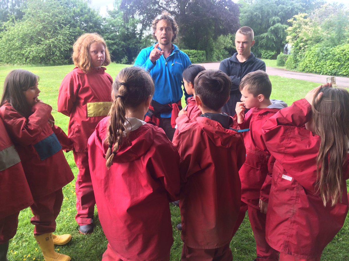 PembrokePrimary's tweet photo. #invisiblemaze #bonding #teamwork #hilston #teamB https://t.co/J3rMjR83lU