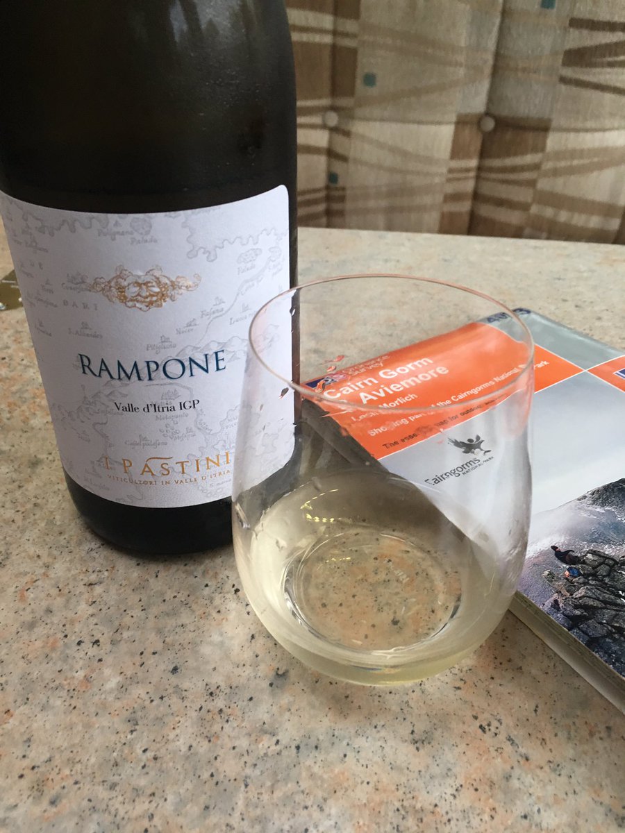 JRH50's tweet photo. .@wine_4lovers #minutolo #nicechange #italianknowledge @deBurghwines #whatglass? @RiedelUK #ik #jott https://t.co/wf431z0Iga
