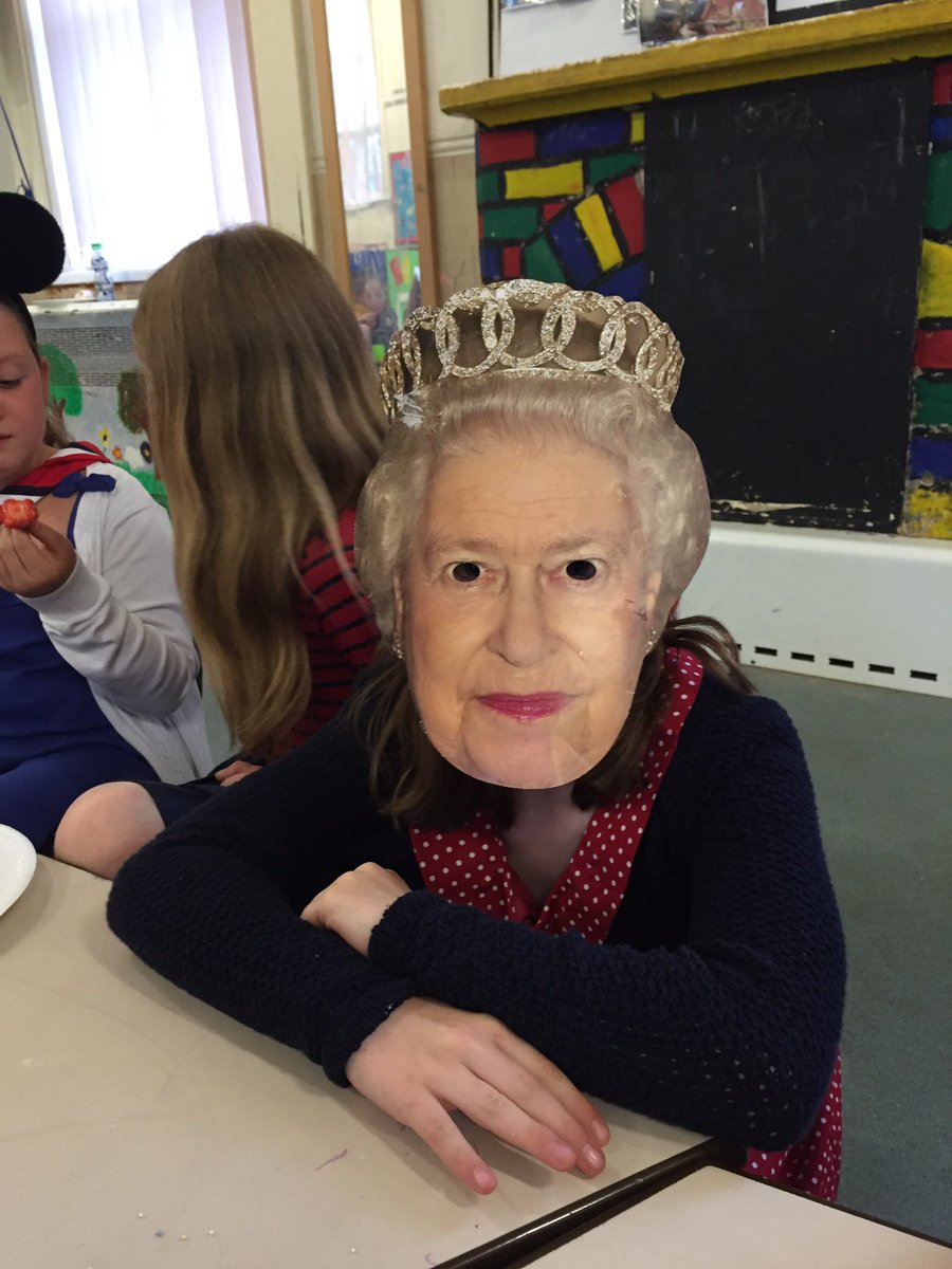 445liverpoolGG's tweet photo. Big Thank you to @hovisbakery for our treats! #hovisstreetparty #daylate #insideparty #Queens90thBirthday #queenat90 https://t.co/d5XsszAlMi