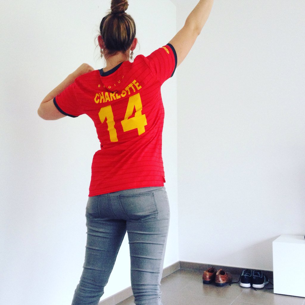 Charlotte_Dewin's tweet photo. Man man man... Wanneer het hele land weet wat te doen behalve de coach #BELITA #EURO2016 # https://t.co/n2HQATCvd3