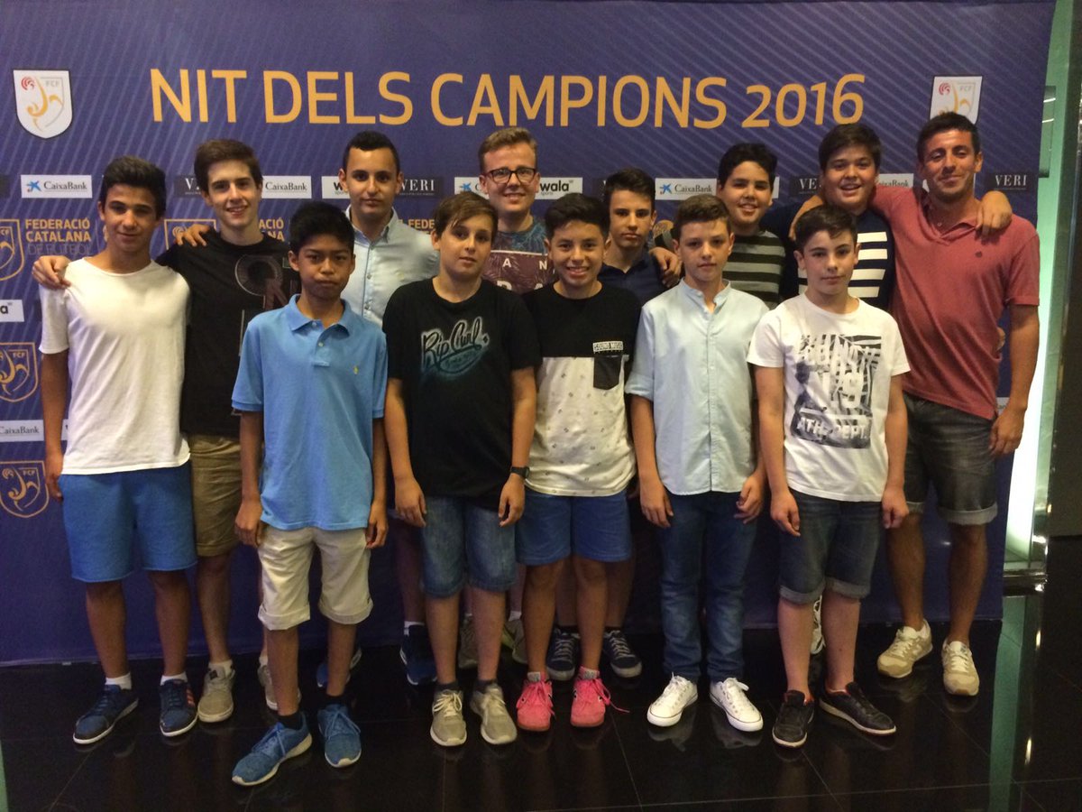 aebellsport's tweet photo. #aebfb #aeb1306 | Día de reconocimientos y a nuestro Infantil Fed. les entregan la copa de campeones! Enhorabuena!!! https://t.co/4uxdvXeZ8K