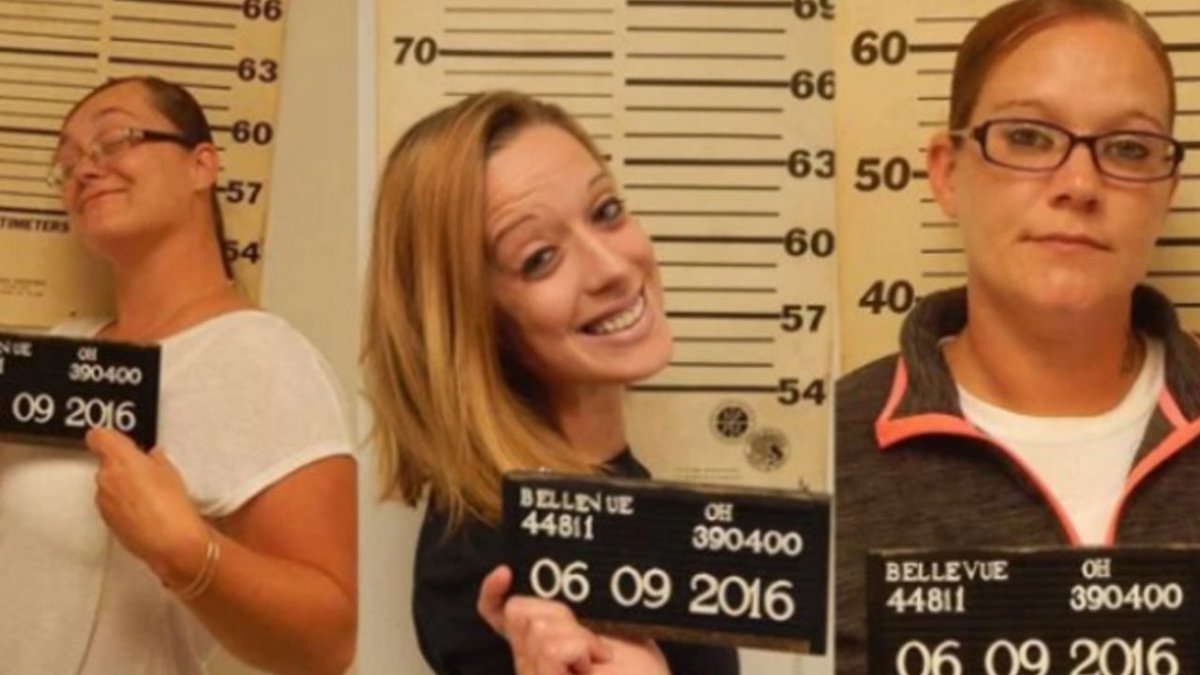 3 women, 7 kids assault @McDonalds employee for stupid, stupid reason bit.ly/25TzpsN?utm_me… https://t.co/iKRyiehWaQ