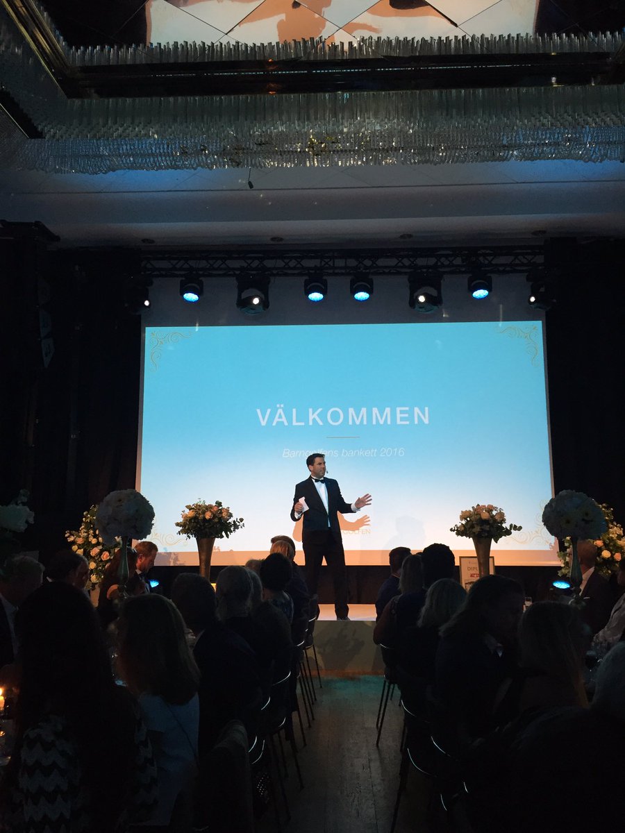 Barngolfen's tweet photo. Banketten är igång - Fundrasing manager Tomas Gedda inleder med att summera dagen #glädjeläker #barngolfen https://t.co/jsZPPmDJgd