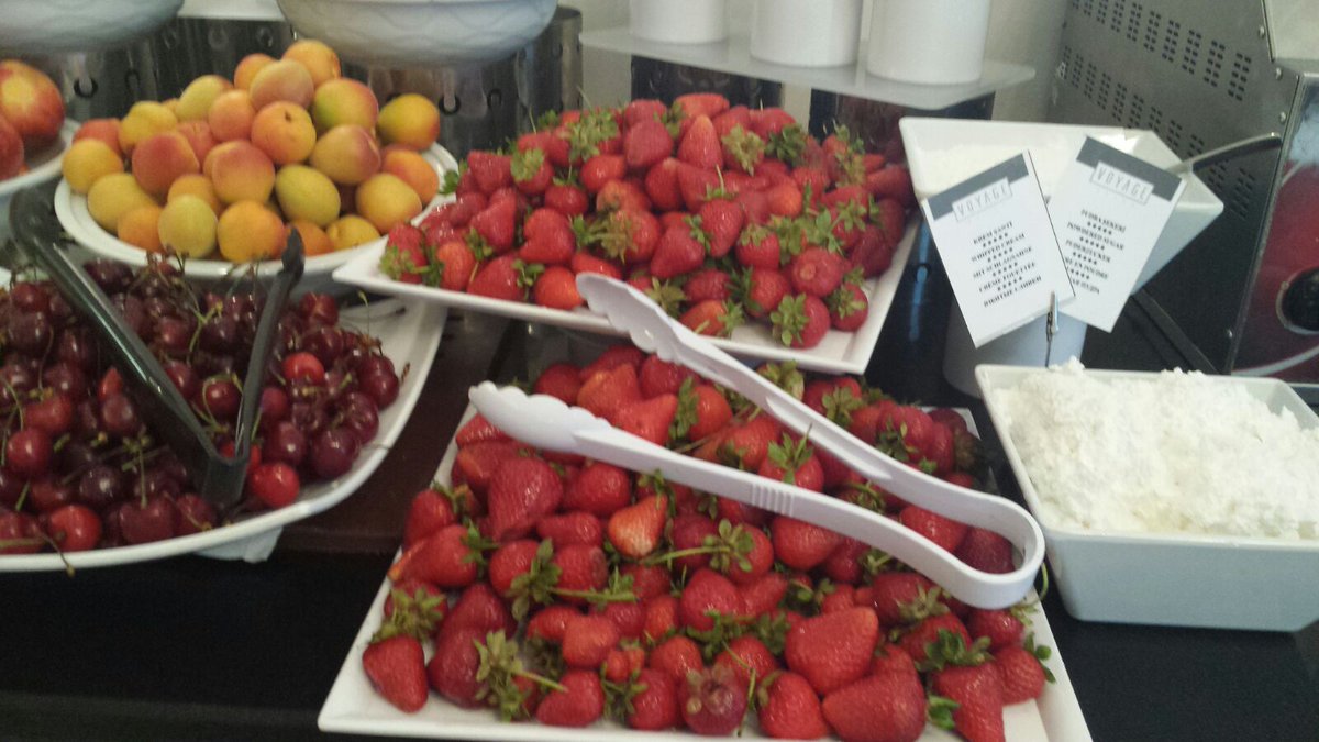 XmoSteve's tweet photo. A fine display of fantastic fruit @BelekVoyage #goosfood #foodiechat https://t.co/GPMck4M6hD