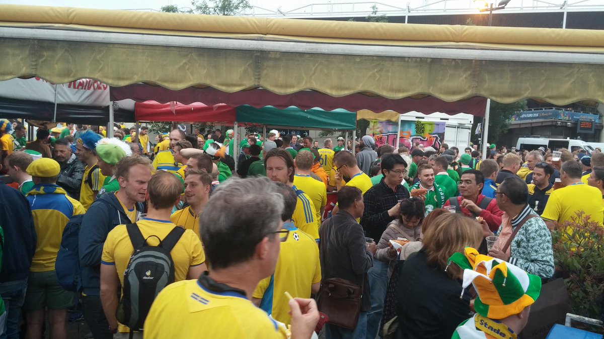 GG_Taofeus's tweet photo. Un #Euro2016 qui se passe bien, ça ressemble à ça #IRLSUE #SWE #EIRE https://t.co/yjzEuFI7JI