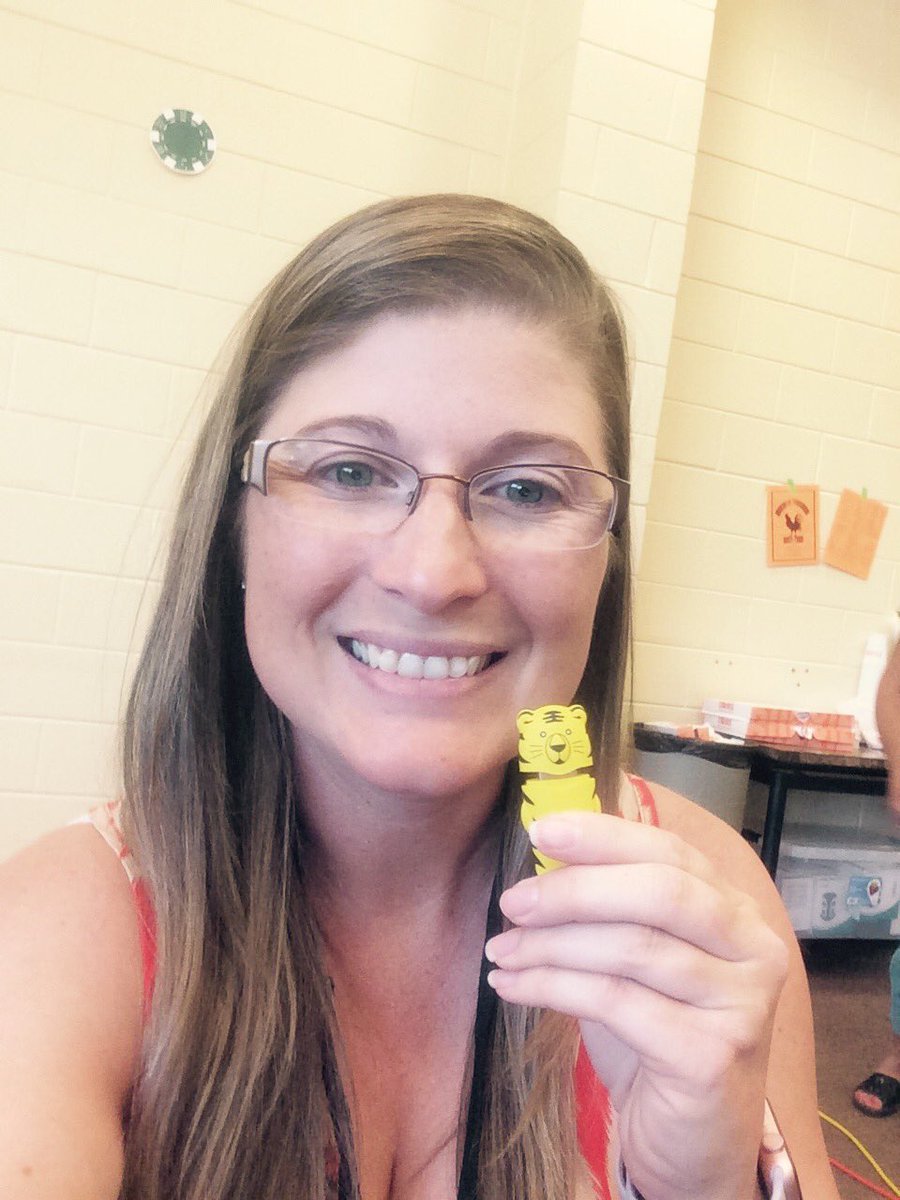 Quick_eduCATor's tweet photo. OMG! It's a tiger flash drive! #ettf #HCSPDL #ettfgamify #BreakoutEDU #NerdySwag https://t.co/PFgVirBxsi