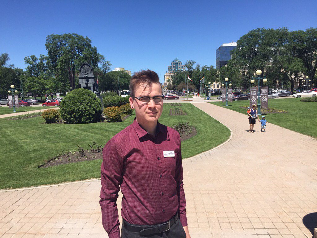 "Cette tuerie à Orlando nous affecte tous. Nos pensées sont avec eux." Evan Maydaniuk <a href="/PrideWinnipeg/">Pride Winnipeg</a> #rcmb