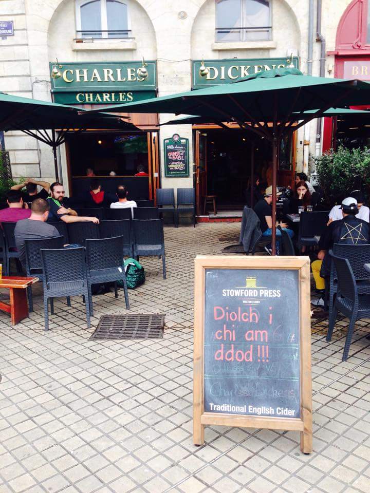 WelshFootieFans's tweet photo. This was sent to our Facebook page, the Charles Dickens pub in Bordeaux had this message for Wales fans outside https://t.co/EF8onQyAUP