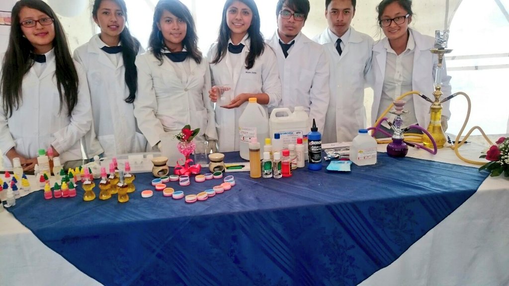 EducacionZ2_Ec's tweet photo. Estudiantes de BI participan en casa abierta por 65 años de fundación de la UE Juan de Salinas #Distrito17D11 https://t.co/qfGqwPsJLs