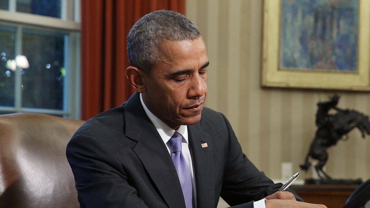 TheOnion's tweet image. Frustrated Obama Writes Letter To His Congressman About Need For Gun Control onion.com/1PYi7nc