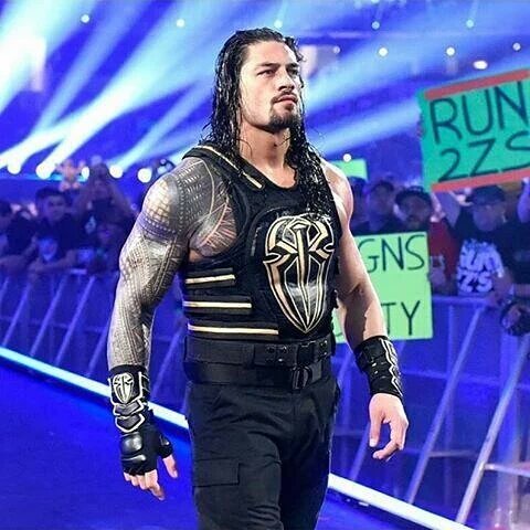 LeeshaNDessy's tweet photo. #roman #ShowHimYerMadLuv #SpprtHim #MITB #CheersSigns @WWERomanReigns @romanreigns568 @WWESethRollin17 https://t.co/j2b5JxaYsf