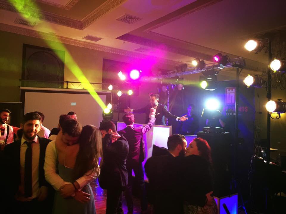 Bodas especiales #Musica #Dj #Boda #Efectos #Luces #DjParaBodas eventsoundsevilla.com