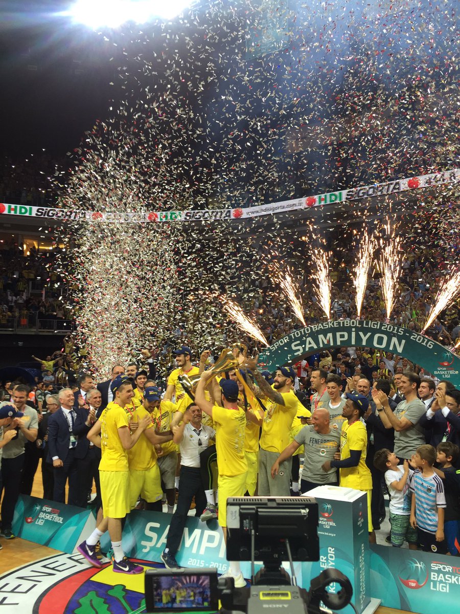 12numaraorg's tweet photo. ŞAMPİYON FENERBAHÇE! https://t.co/UaSrjXc2D3