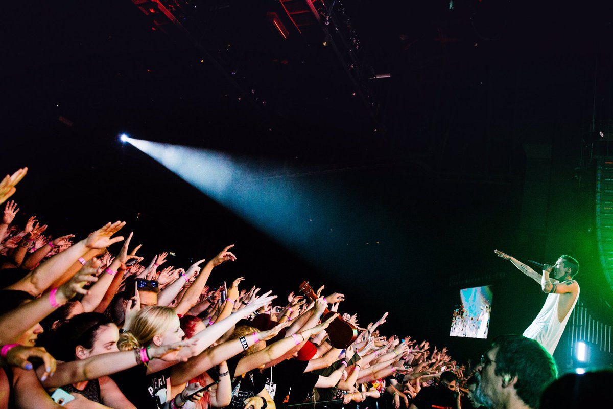 tylerrjoseph's tweet photo. ^philly^/\{•;;•}/\^
the§how9 :e.r.s: https://t.co/JD9JxoVvWQ