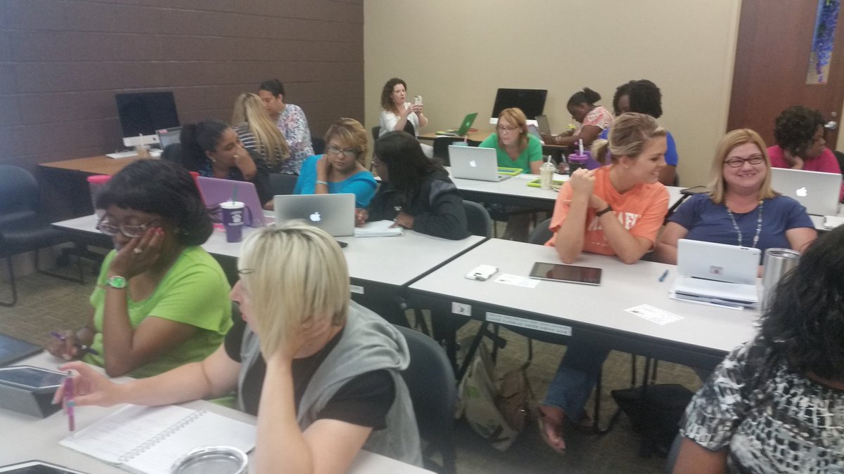 drstas51's tweet photo. ELA elementary teachers collaborating during the  2016 Summer Institute @Supt_LCSS @savant_lcss @ShardyEla https://t.co/es5quirNqj