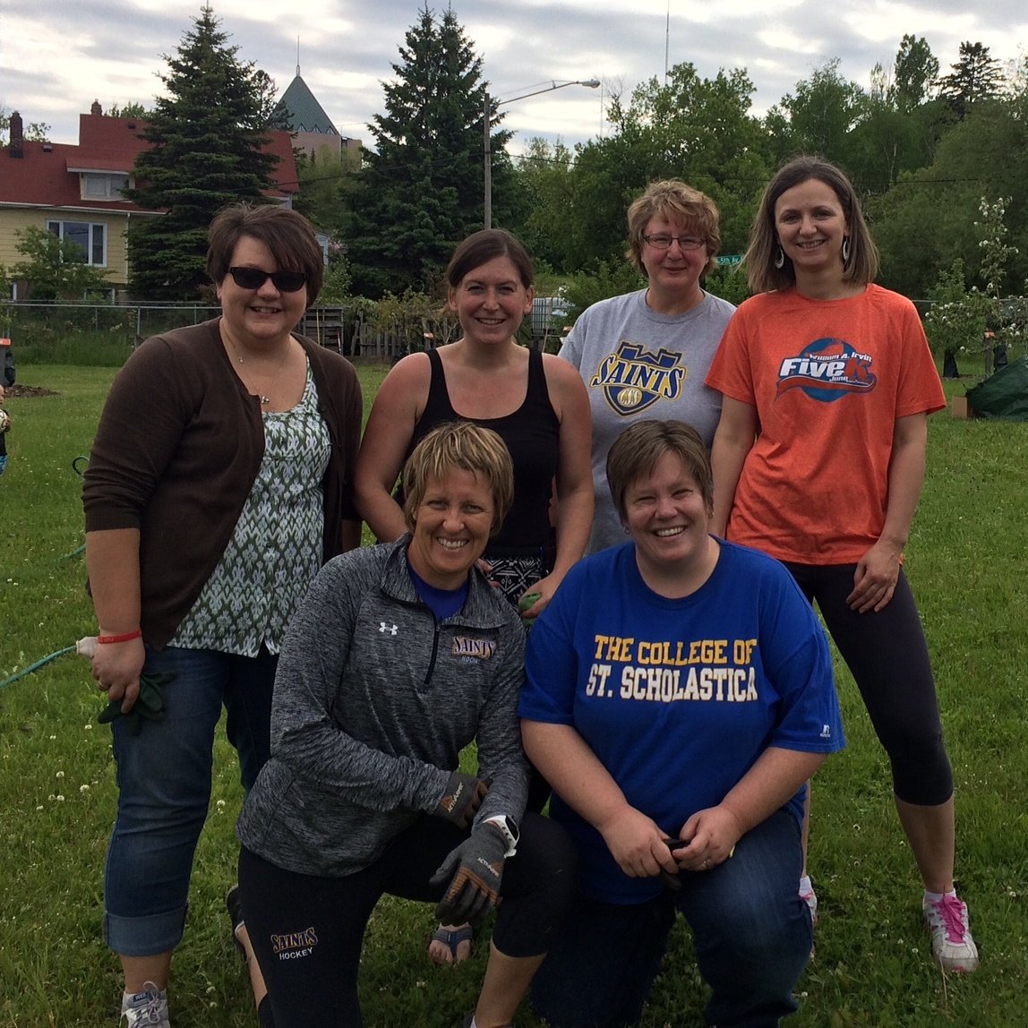 StScholastica's tweet photo. These Saints staffers recently volunteered at Duluth Heights Orchard. Way to go! #SaintsDo https://t.co/hUp5vCjK3j
