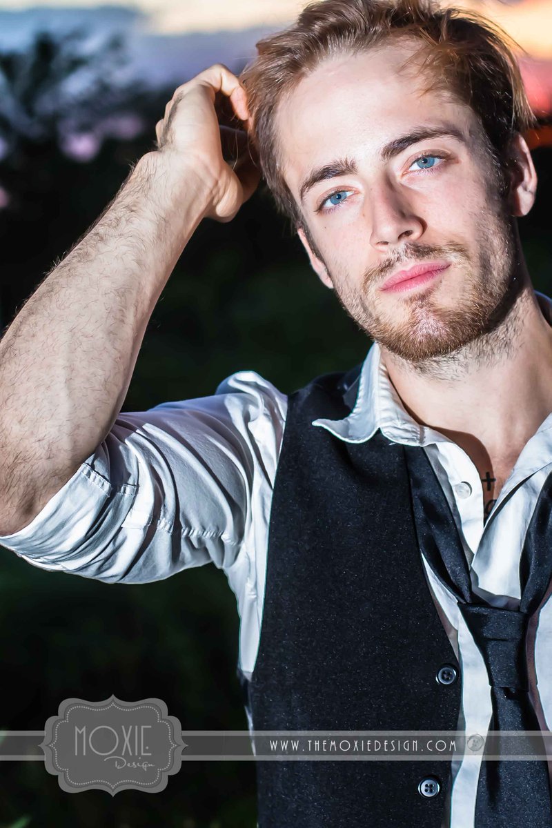 TheMoxieDesign's tweet photo. Those blue eyes. I mean, seriously.
#moxiedesign https://t.co/wZ7OnK5MQL