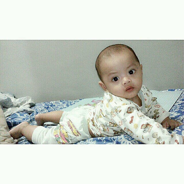 anak mamaaah udah makin besaaar aja sehat terus yaa naak!!♥