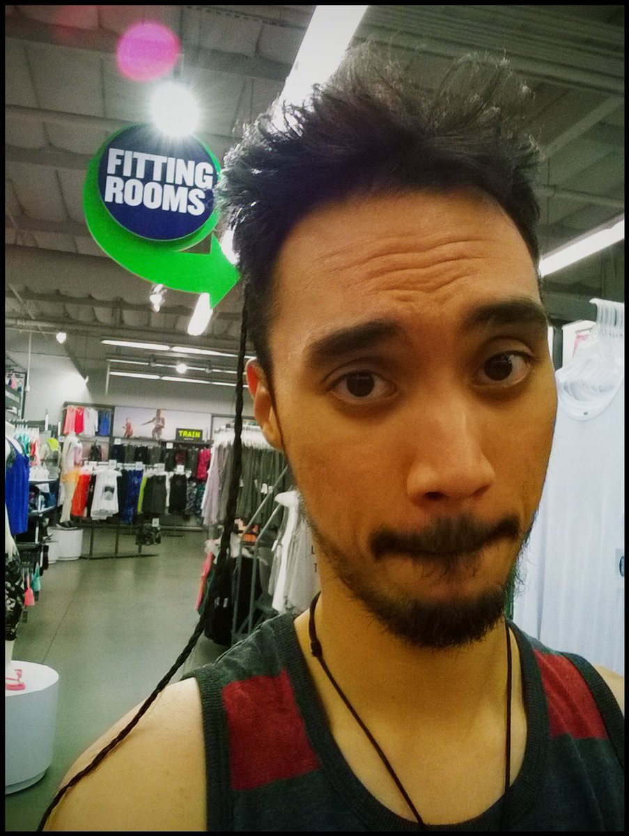jonnymrtn's tweet photo. "Excuse me, where are the fitting rooms?"
#OldNavyProblems #RetailProblems https://t.co/4LOeNRXxB5