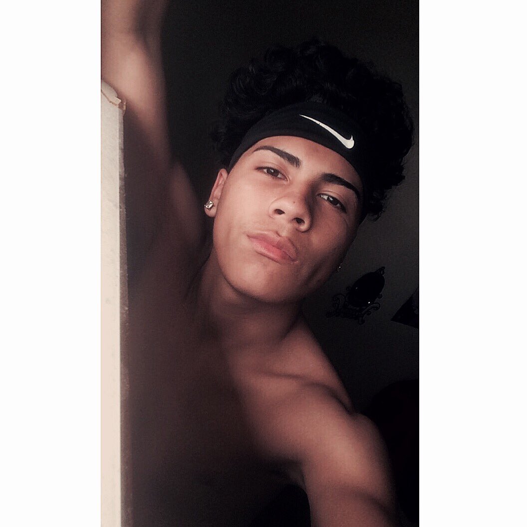 jonathandowns__'s tweet image. I guess I&apos;ll give it a try😩😁#hispanicboysbreaktheinternet