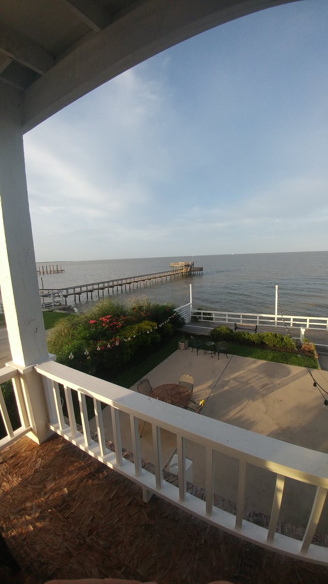 Jmorley36's tweet image. Wonder what the workin' folks are doing?#MiniCation